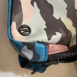 Lululemon everywhere belt bag